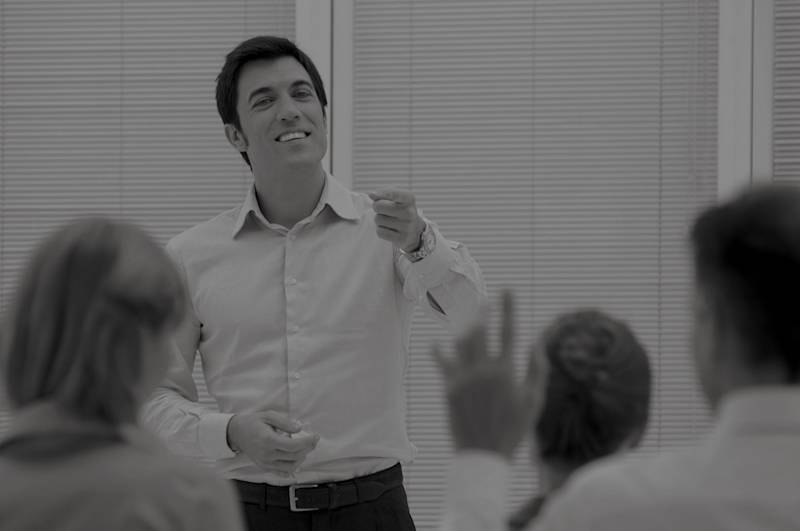 HOW TO BUILD A RAPPORT WITH YOUR INTERVIEWER AND MAKE A GREAT IMPRESSION